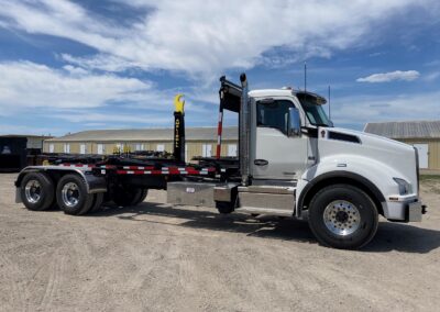 COMING IN – New 2024 Kenworth T880
